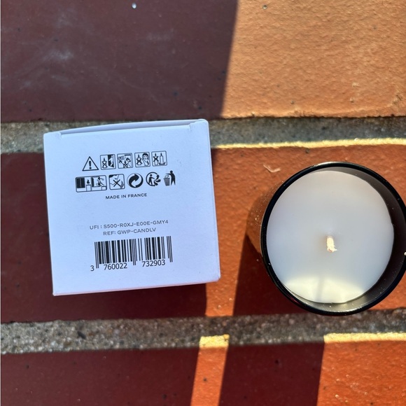 Juliette Has A Gun Lady Vengeance Candle 2.5oz - Picture 4 of 4